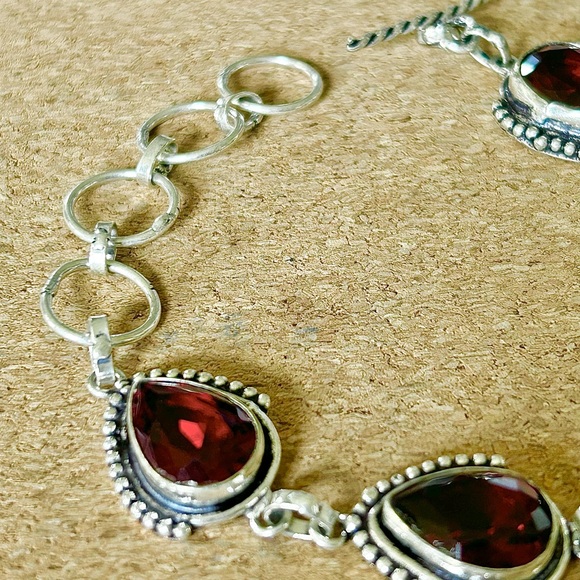 Vintage Luxury Estate Genuine Garnet and 925 Silver Teardrop Bracelet - Picture 4 of 7
